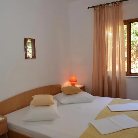 Appartement Vesela 1 *